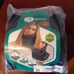 BNWT Trtl Travel Neck Pillow